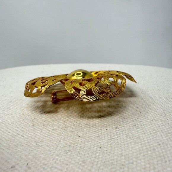 Vintage Flower Brooch Gold-Tone 3D Retro‎ Mid-Century Classic Old Money - Picture 3 of 6